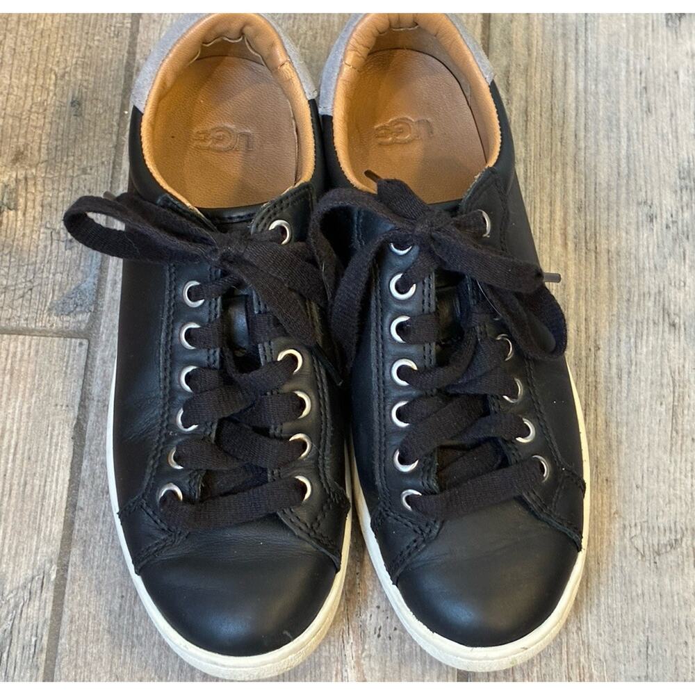 UGG Milo Women’s Leather Low-Top Sneakers Size 7